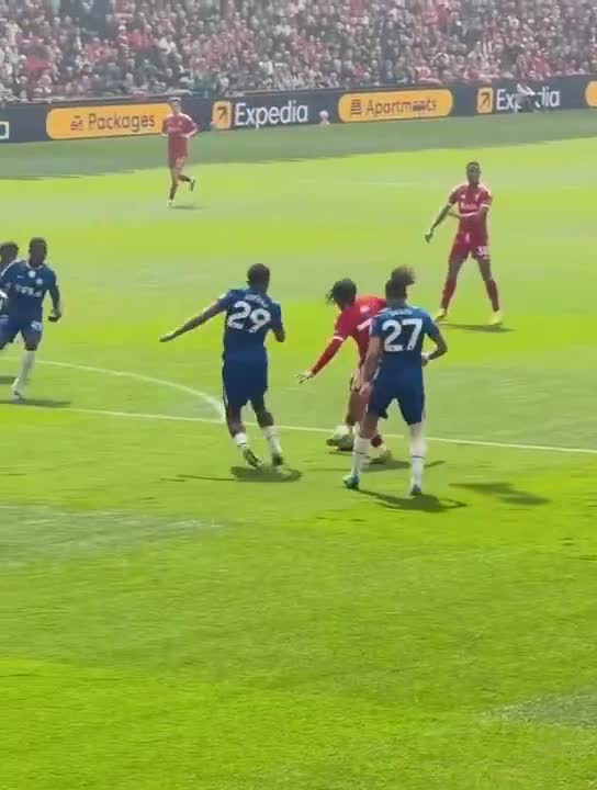 Rio Ngumoha vs the entire Chelsea defence at Anfield
