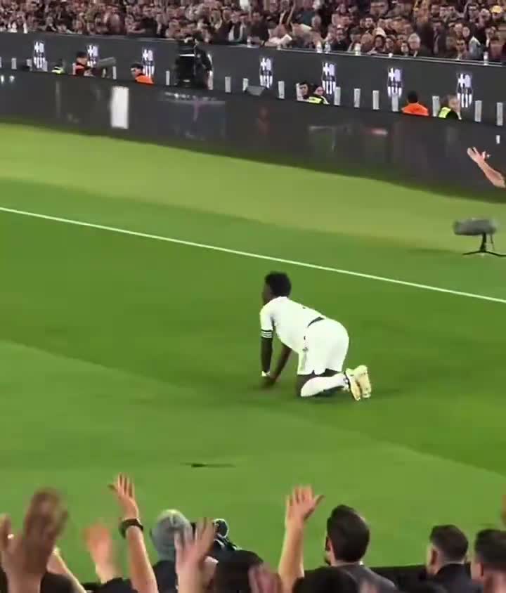 Gavi saw Vinicius making the 15 UCL gesture to the stands and pushed him
