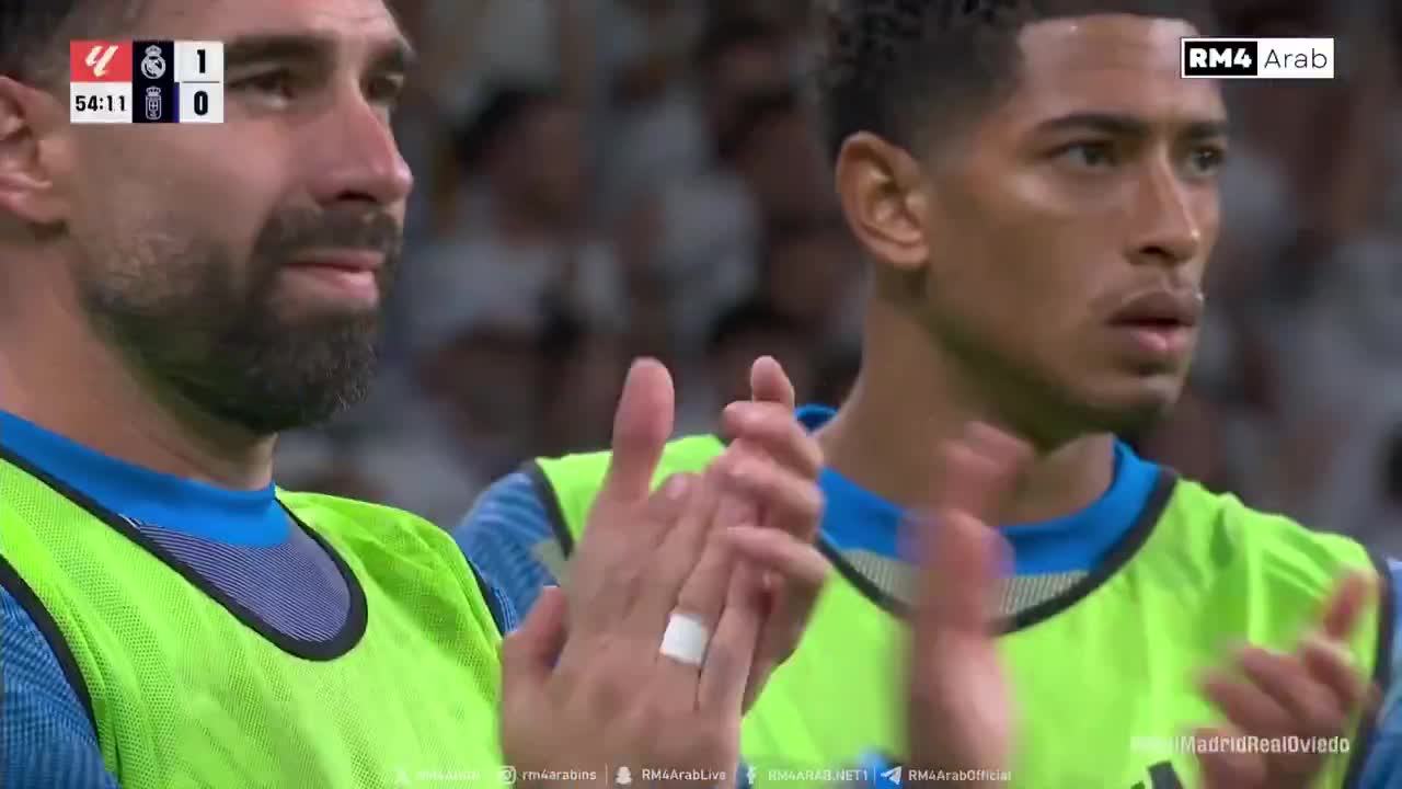 Standing ovation from the Santiago Bernabéu for Santiago Cazorla.