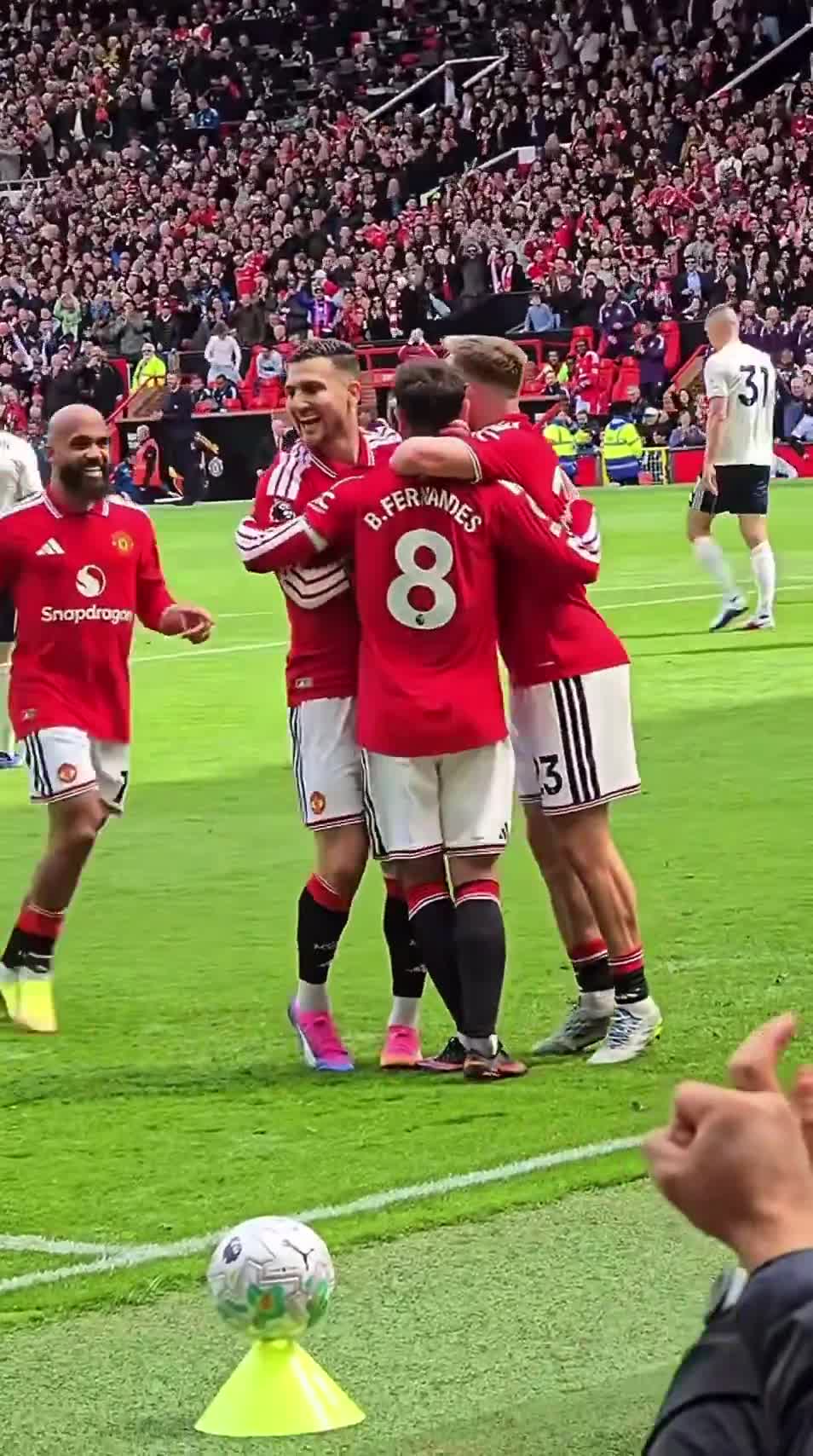 The moment Bruno Fernandes celebrates the goal with his teammates