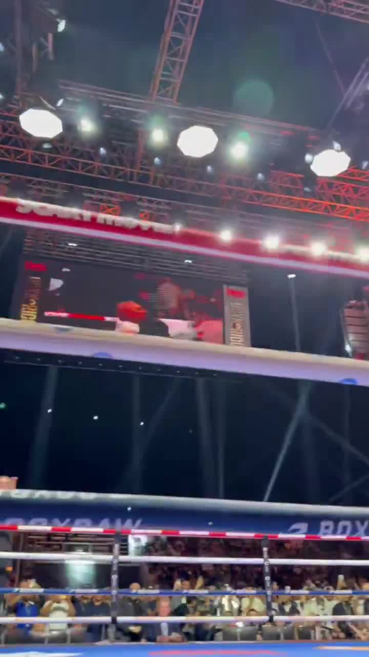 [SPOILER] Oleksandr Usyk vs. Rico Verhoeven  ( Another angle)