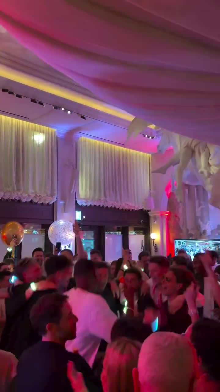 Mikel Arteta & the Arsenal players dancing to Argentinian song ‘La Morocha’, at the Premier League title afterparty last night.