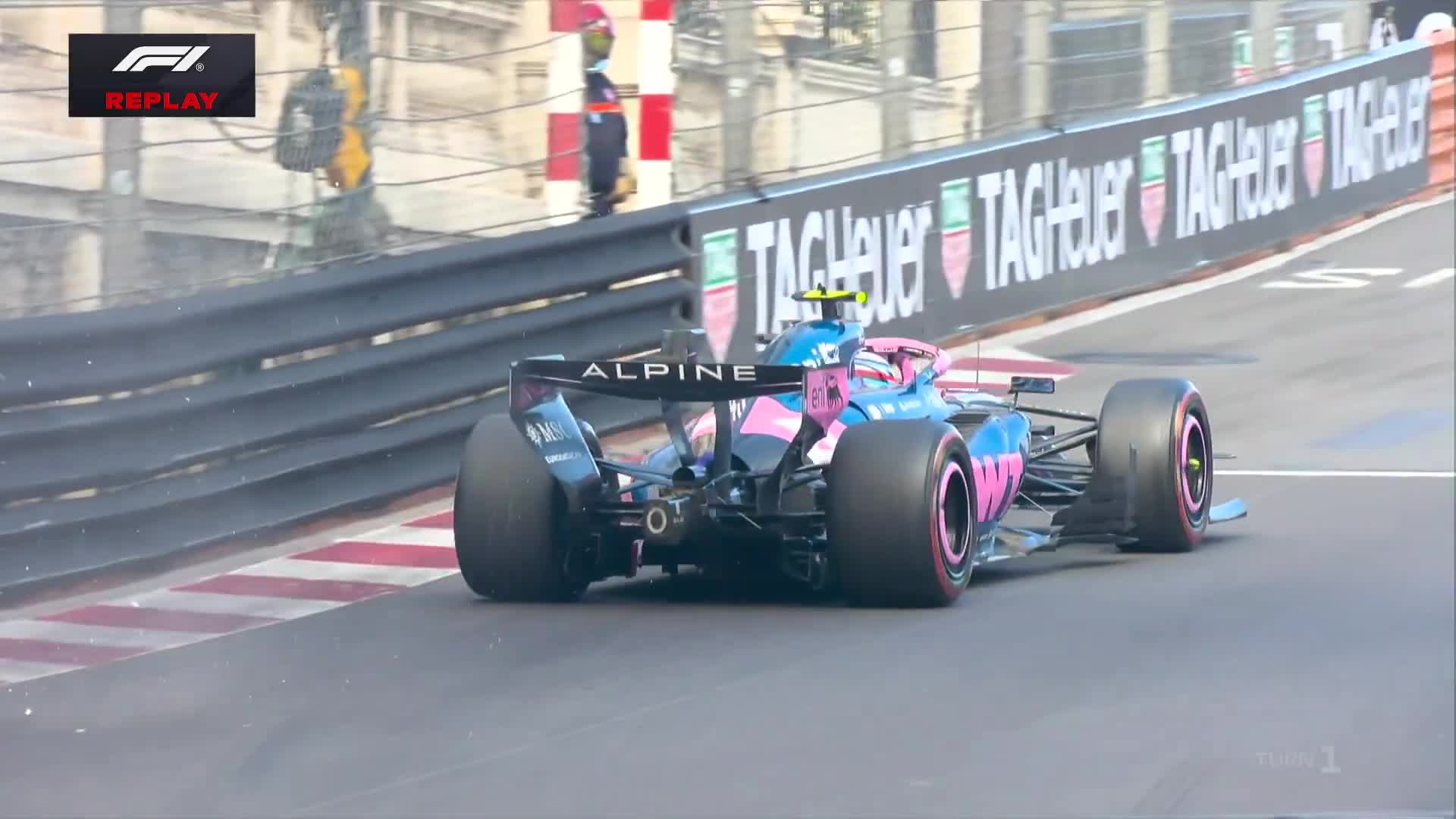 Colapinto hits the barrier but keeps the car going back to the pits