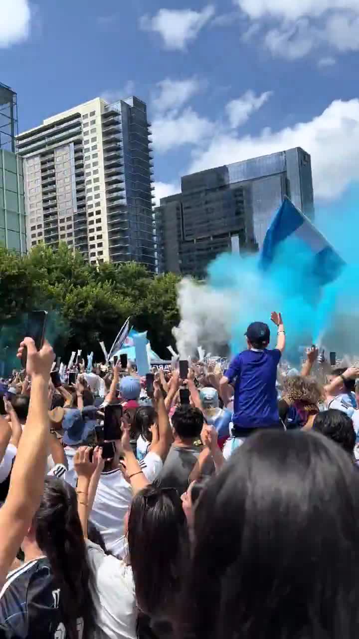 Argentine fans arrive in Dallas to the tune of Motcha Chus chant