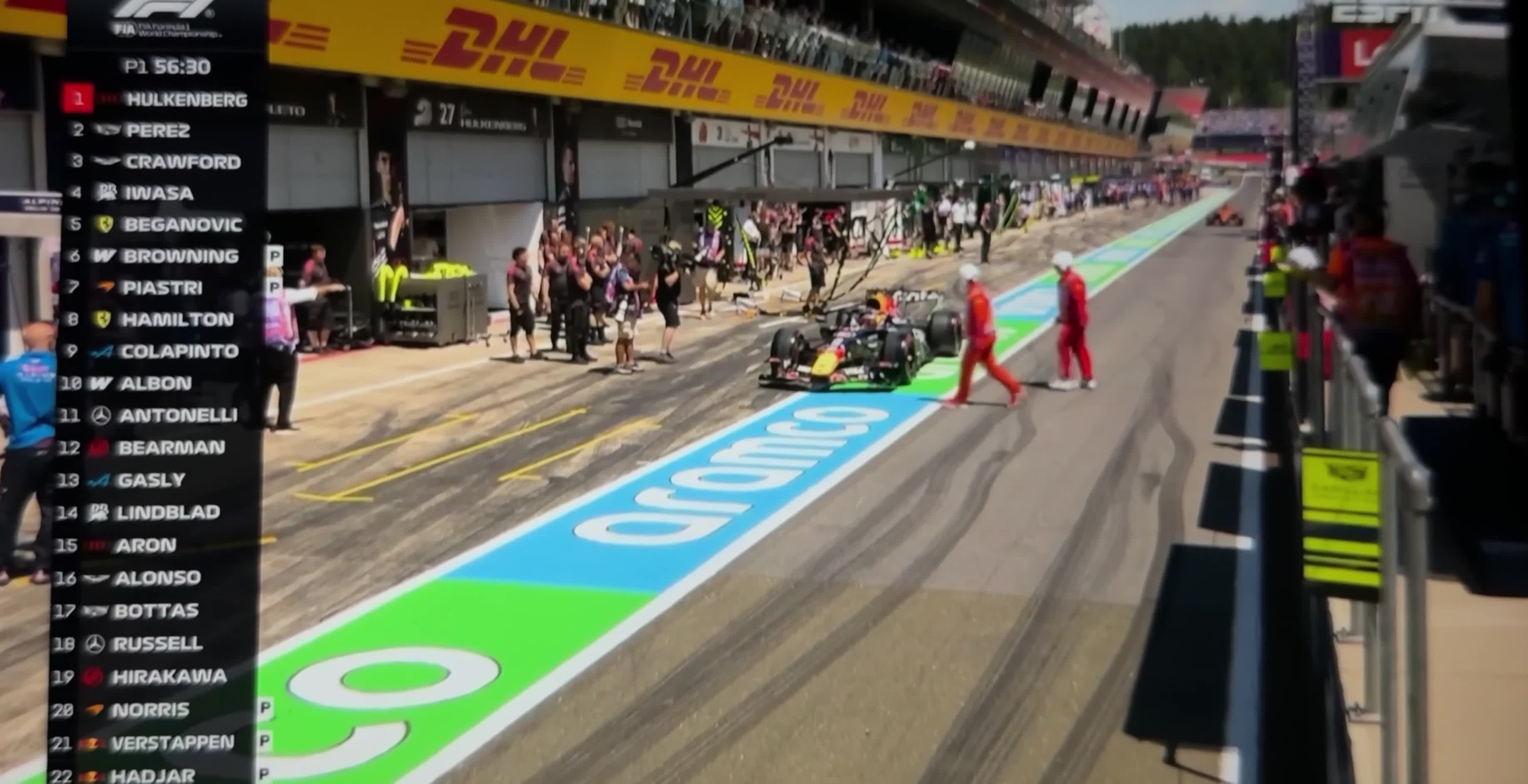 Max Verstappen comes to a halt in the pit lane once again! 🤯