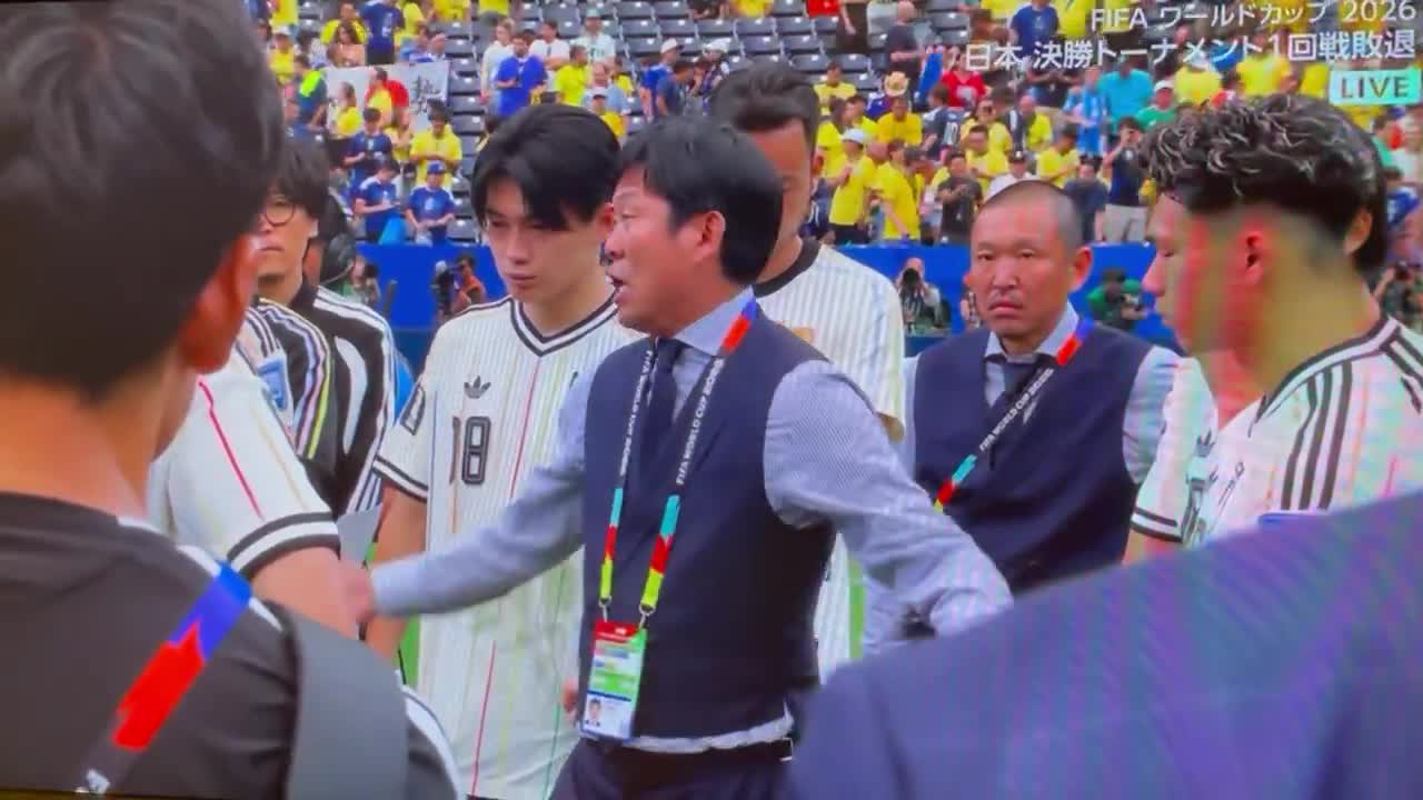 Moriyasu passionately speaking to his players until the very end after Japan's 2-1 defeat to Brazil