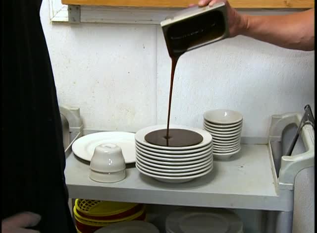 Restaurant.Impossible.S02E04.WEBRip.x264-CBFM