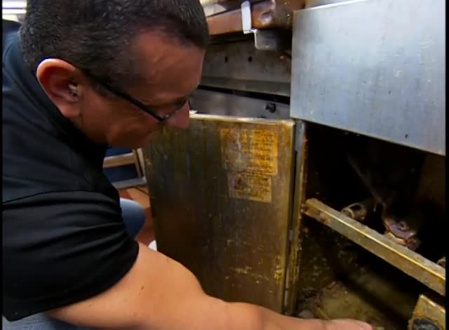 Restaurant.Impossible.S02E17.WEBRip.x264-CBFM