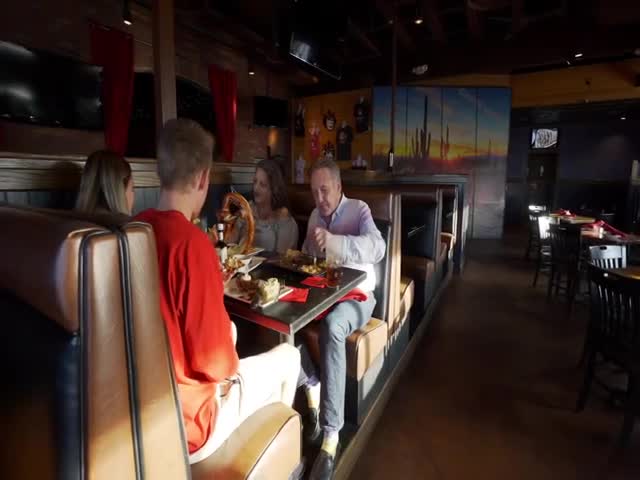 Restaurant.Impossible.S17E07.Ginger.Monkey.Is.Going.Under.480p.x264-mSD