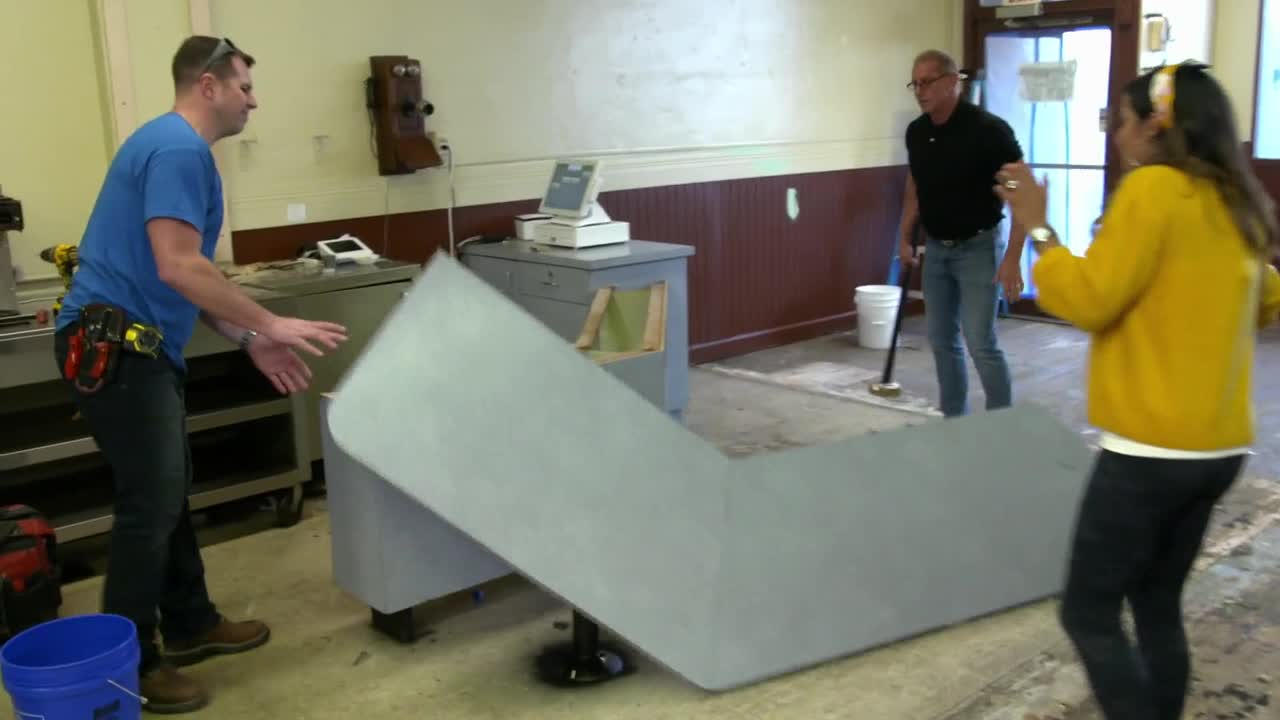 Restaurant.Impossible.S16E03.Help.Is.On.the.Way.720p.WEBRip.x264-CAFFEiNE