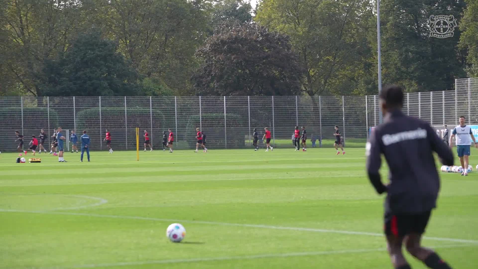 Xabi Alonso passing in Chelsea training is going to hit like crack