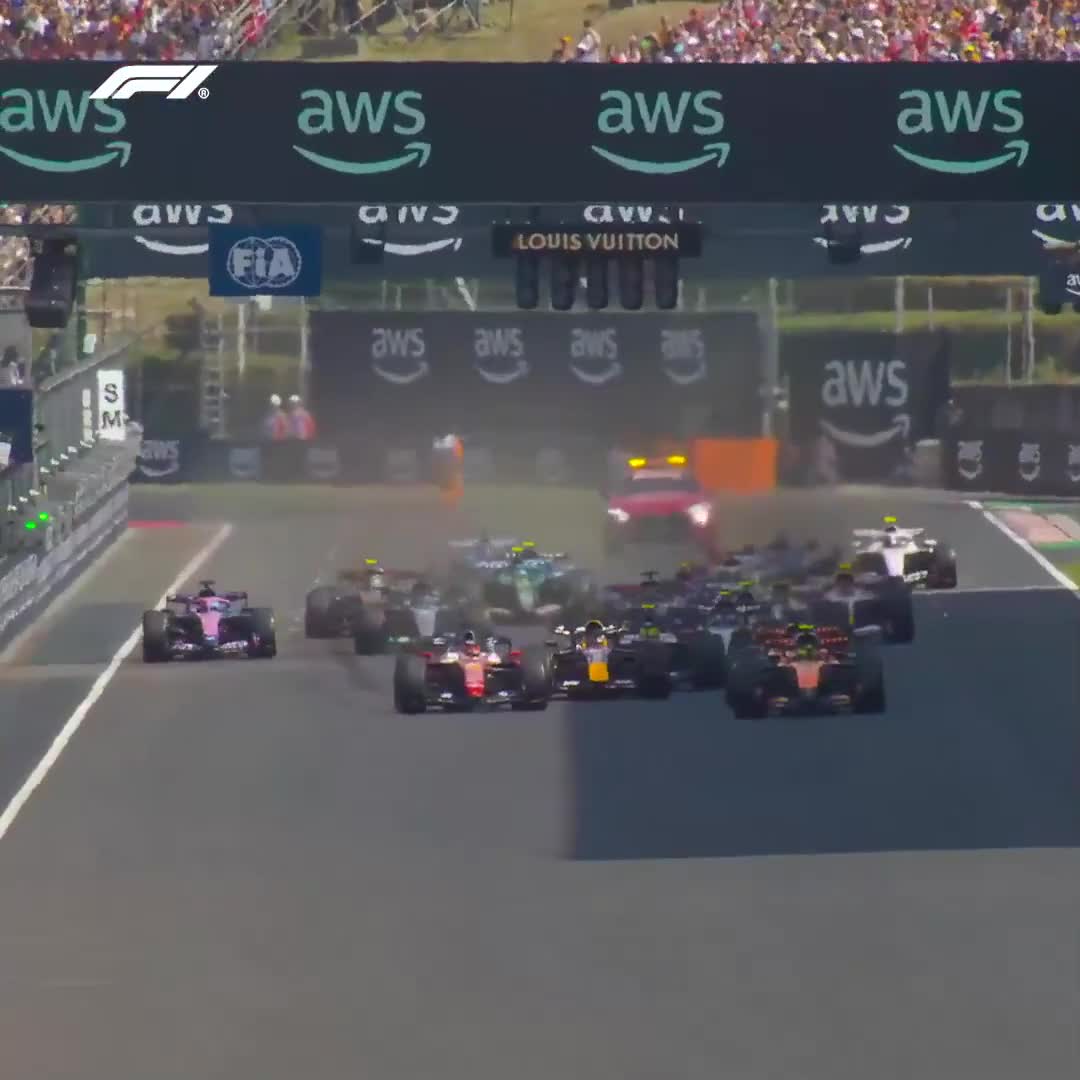 A bird's-eye view of the race start from the helicopter