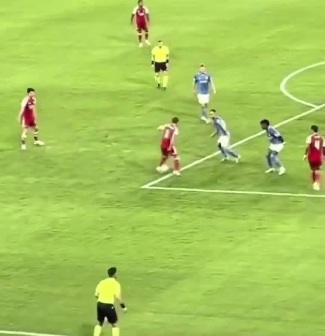 Ødegaard’s vision against Napoli (2)