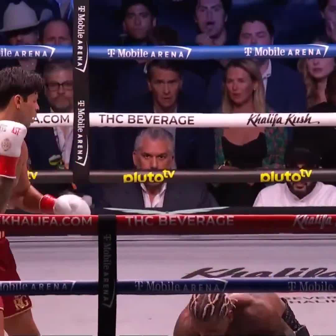 Slow-mo of that right hand