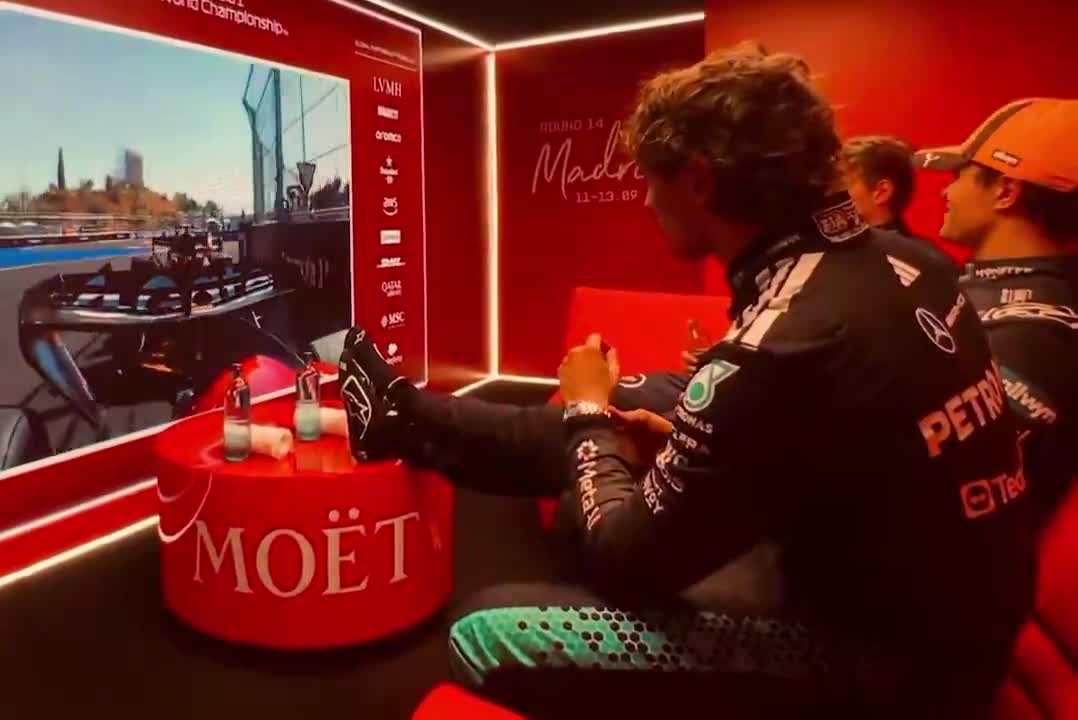 Lando cuts the corner on the screen