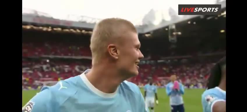 Haaland pushes Enzo toward the fans after beating Manchester United