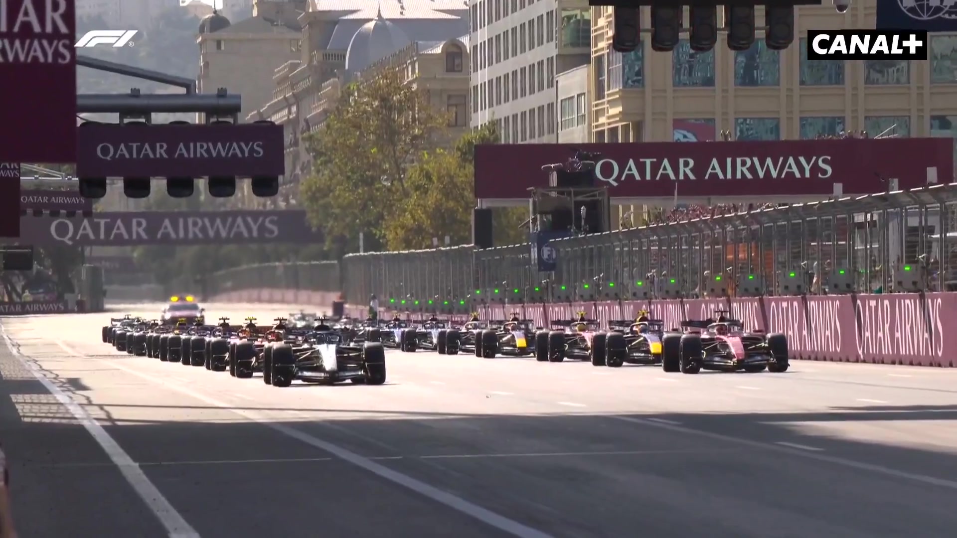 The Azerbaijan GP is underway 🔥 Russell remains in the lead
