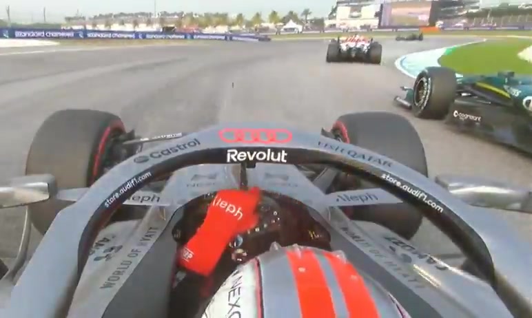 Hülkenberg passes Stroll and Ocon in a double overtake at Turn 4