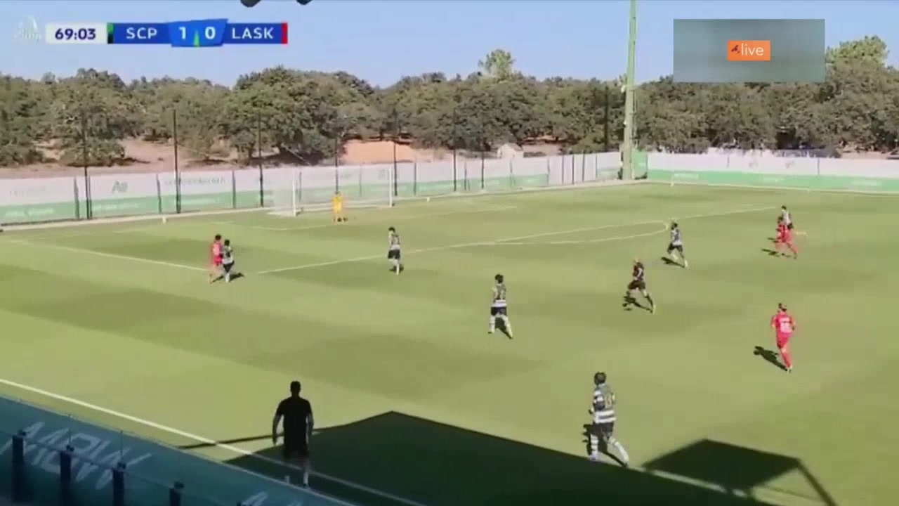 Luka Petric (Sporting U19) penalty save against LASK U19 71'