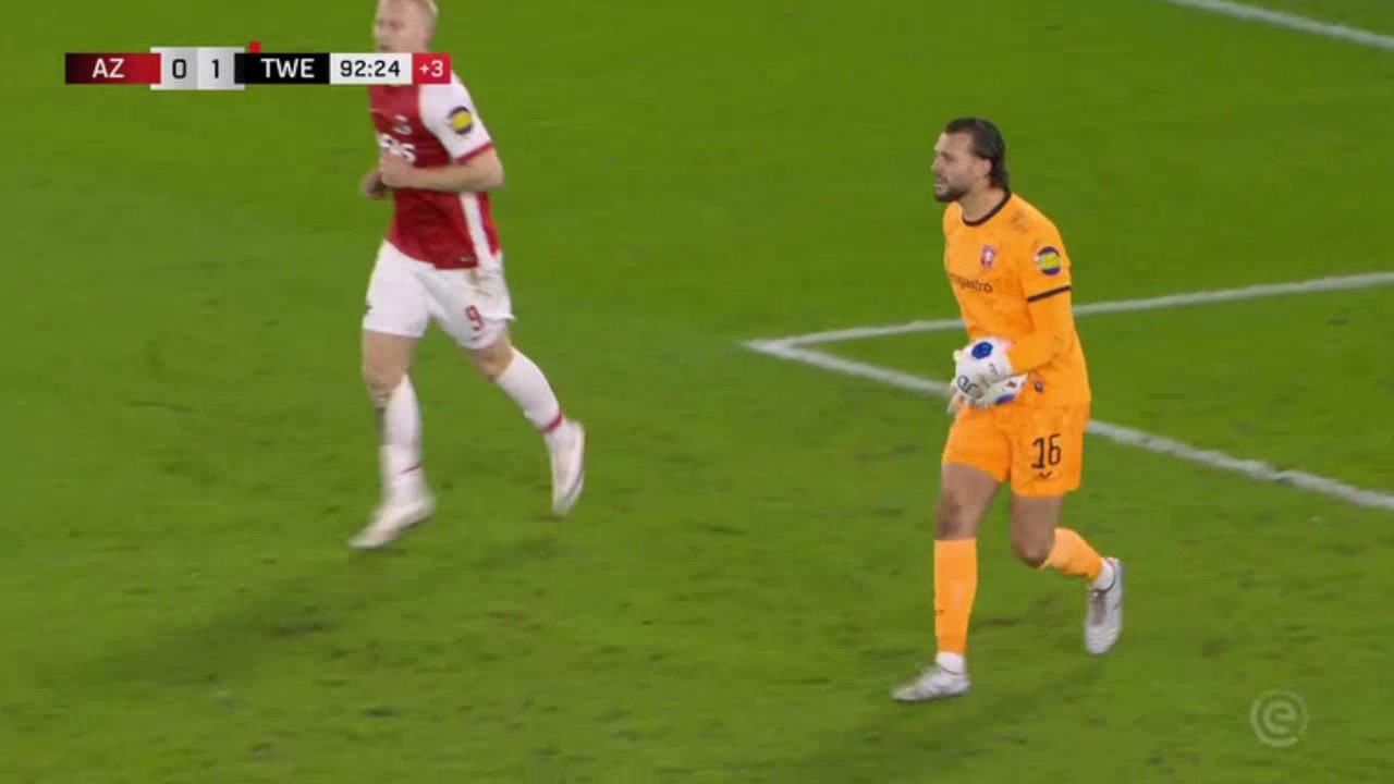 AZ Alkmaar 0-2 Twente — Lucas Vennegoor of Hesselink 90+3'