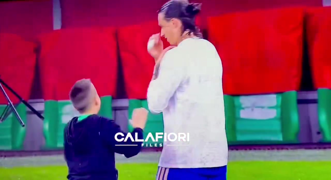 A young Turkish fan’s reaction after Riccardo Calafiori gave him his shirt
