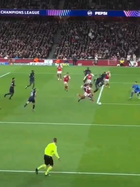 The Arsenal players’ reaction to Timber’s beautiful finish