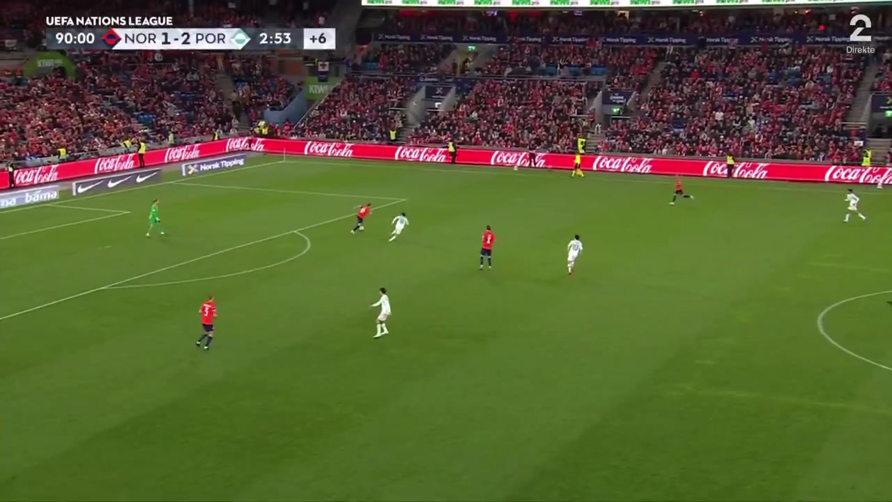 Martin Ødegaard’s reaction to Bernardo Silva’s foul (different angle)