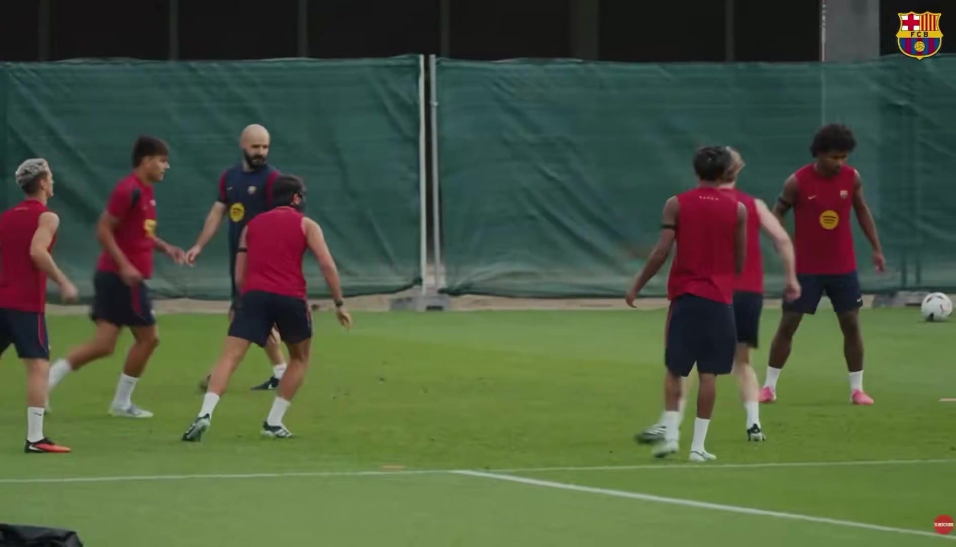 Pedri nutmegs Gordon in training and everyone's reaction