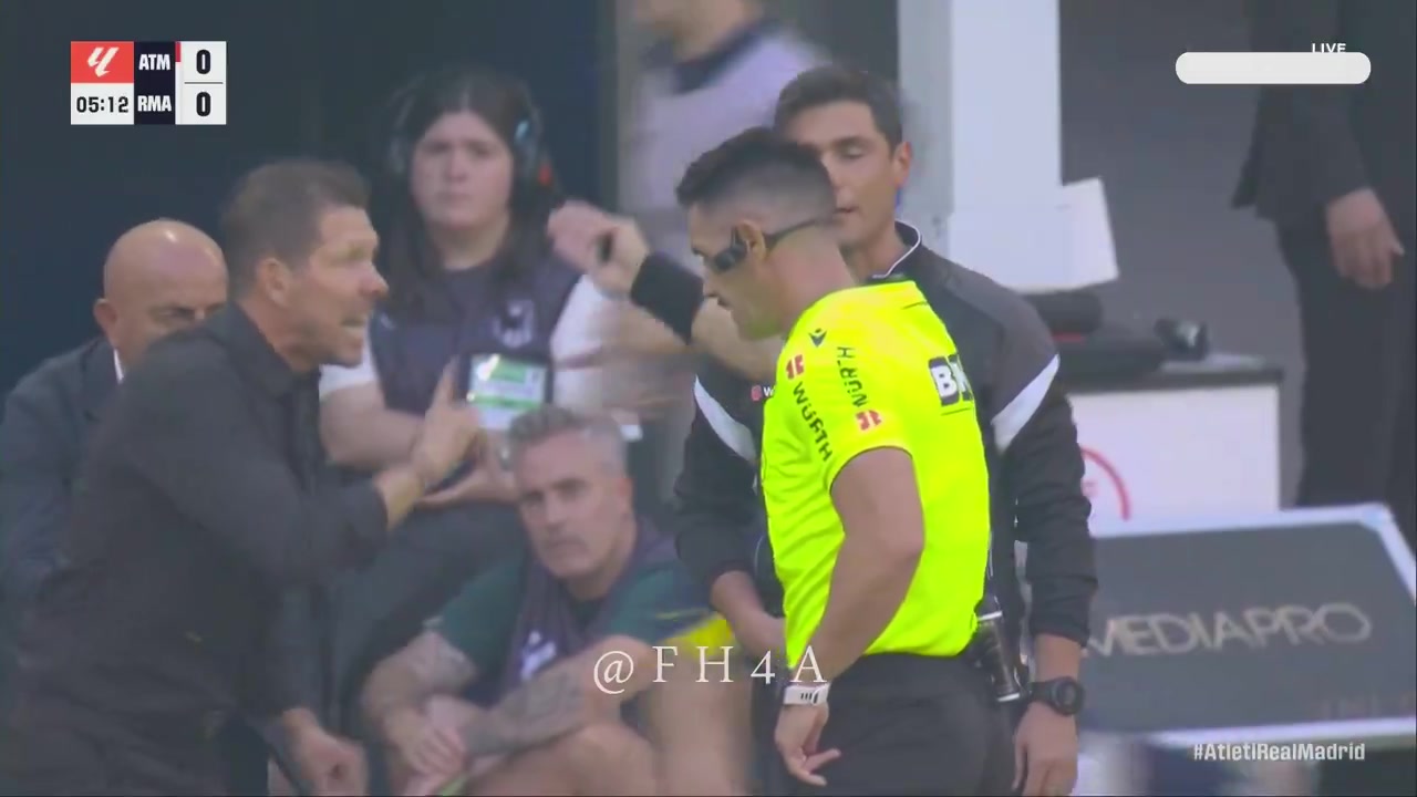Simeone gets a yellow for complaining