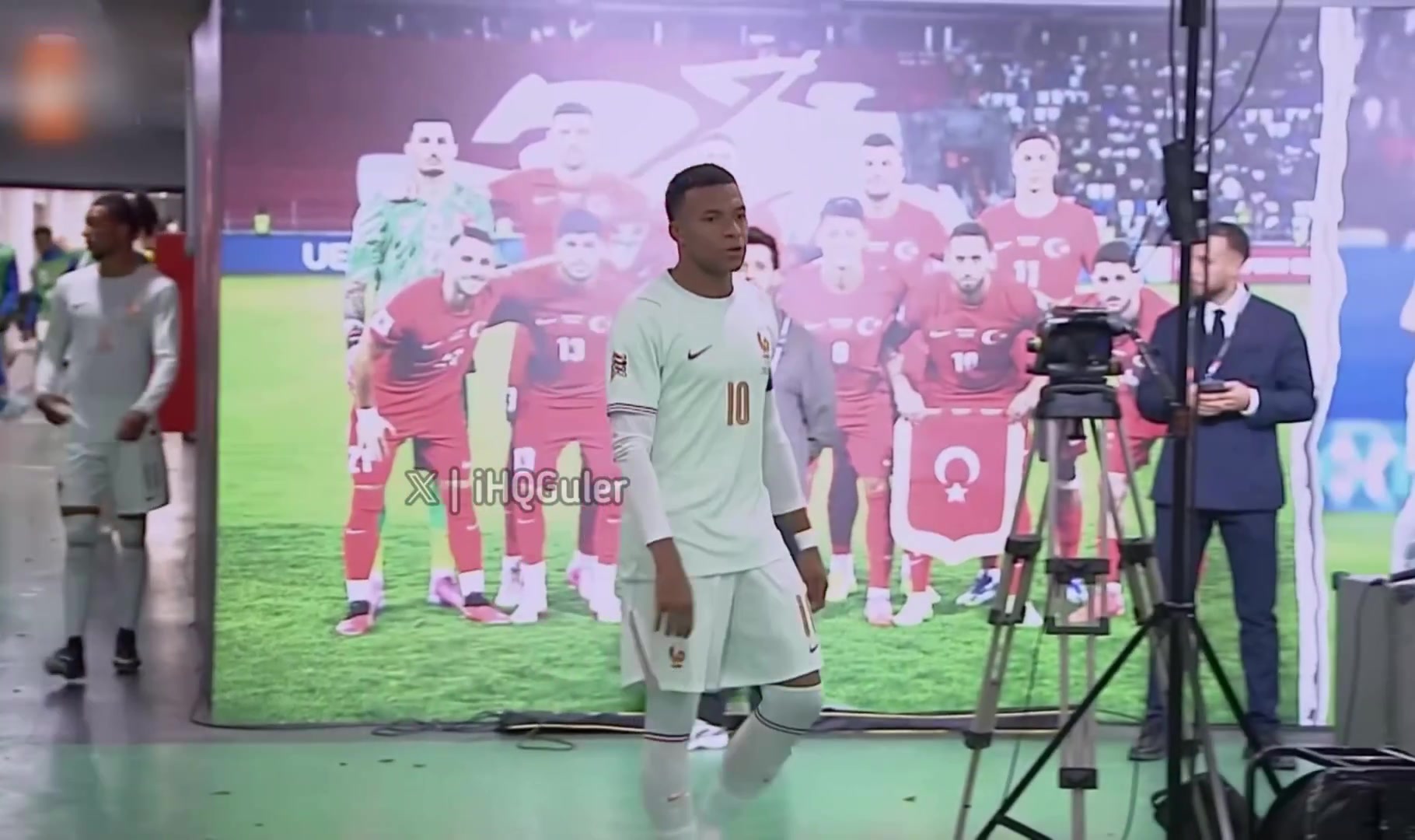 Kylian Mbappé's reaction to Arda Güler's yellow card in the tunnel