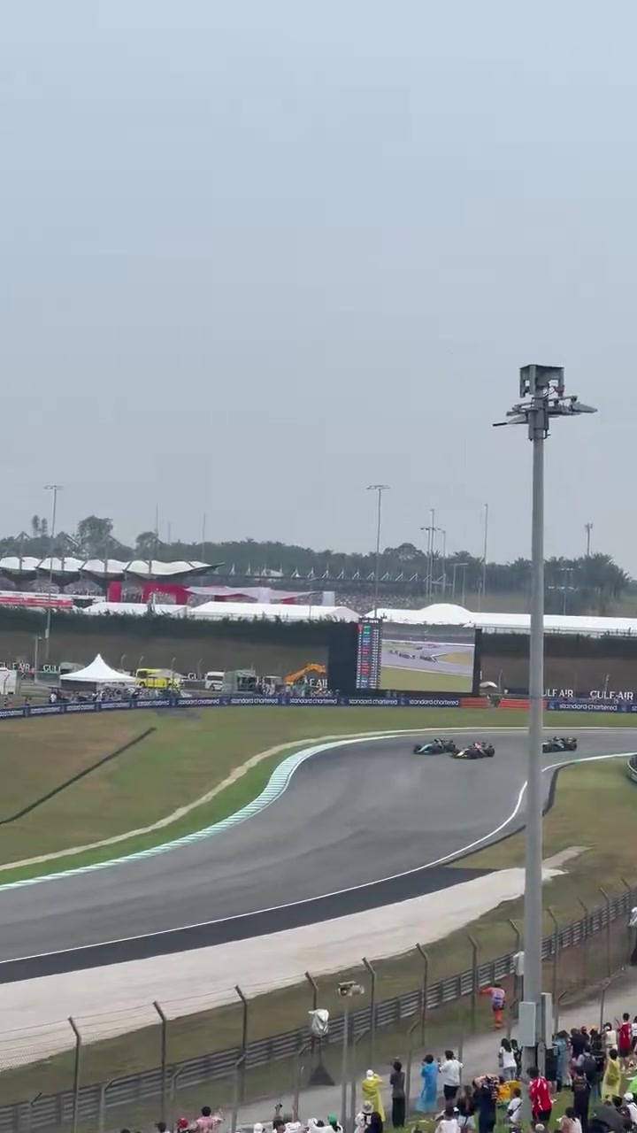 A fan captures the moment Max Verstappen passes Kimi Antonelli