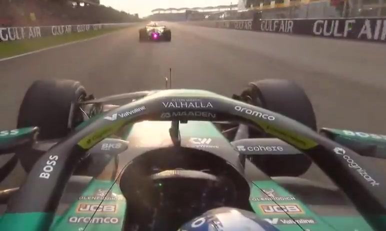 Alonso makes a move on Lindblad to move into the points